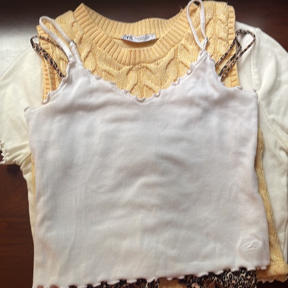 Multiple tops 🔻ALL SOLD🔻 - Picture 6 of 6